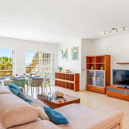 By Villa Costa Adeje (Tenerife)