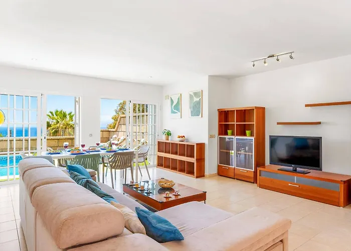 By Villa Costa Adeje (Tenerife)