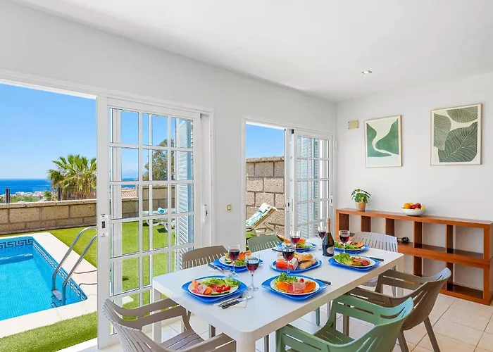 By Vila Costa Adeje (Tenerife)